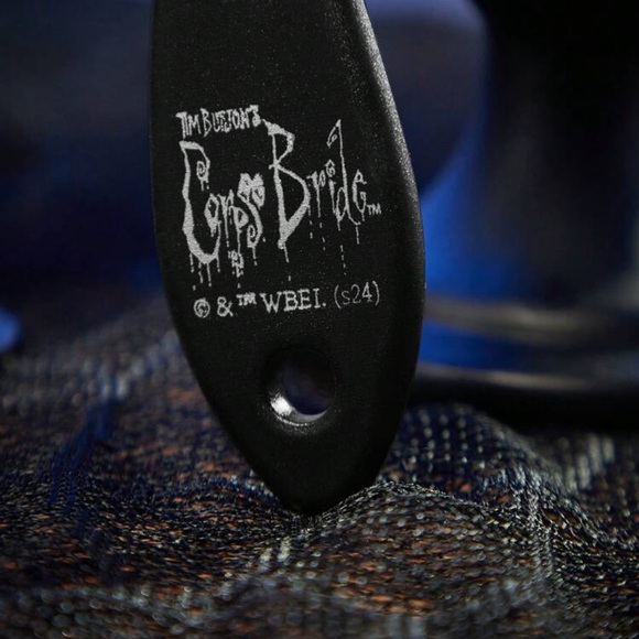 ROMWE Corpse Bride Hair Brush - Picture 5 of 8